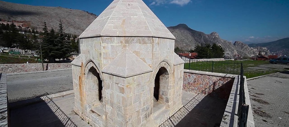 Erenler Türbesi - Tokat
