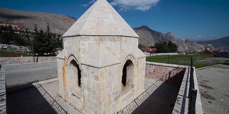Erenler Türbesi - Tokat