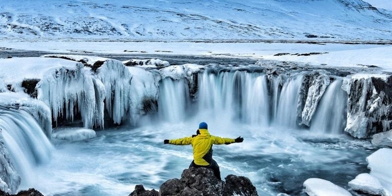 Küçük buz ülkesi İzlanda şaşkın! En soğuk ayda turist yağdı